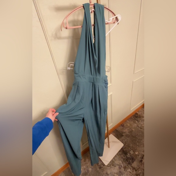 Halara Jumpsuit XS NWT Breezeful Backless Crisscross Tie Back-Versatile MSRP $55 - Picture 3 of 7